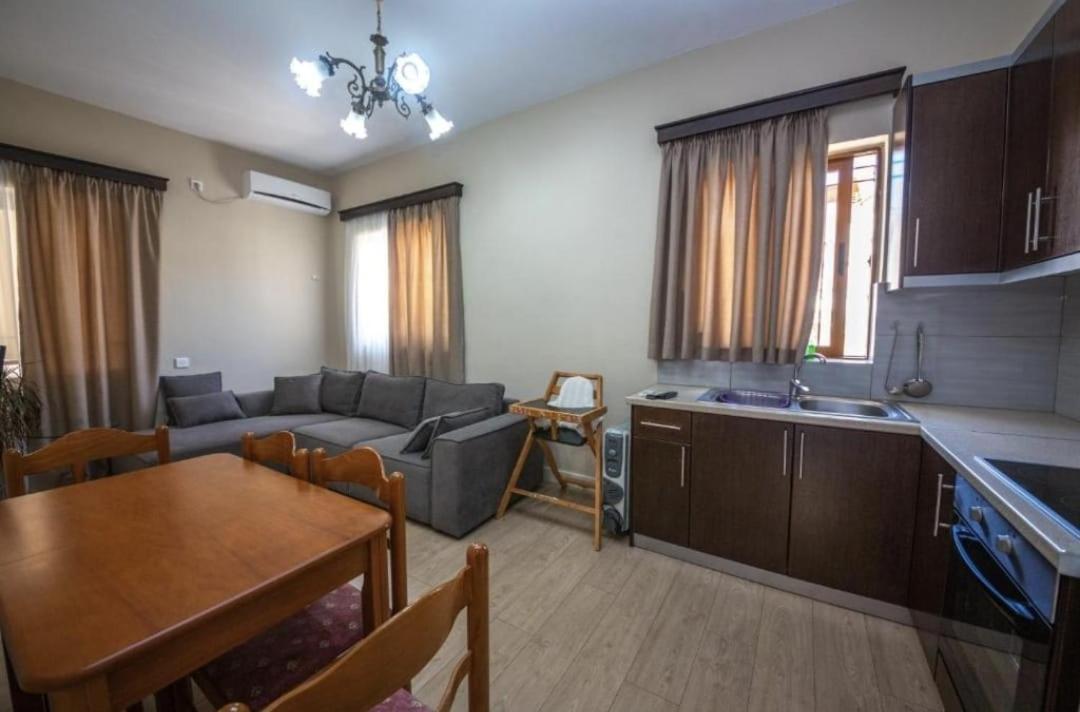 Rooms By Klajdi Σαράντα Εξωτερικό φωτογραφία